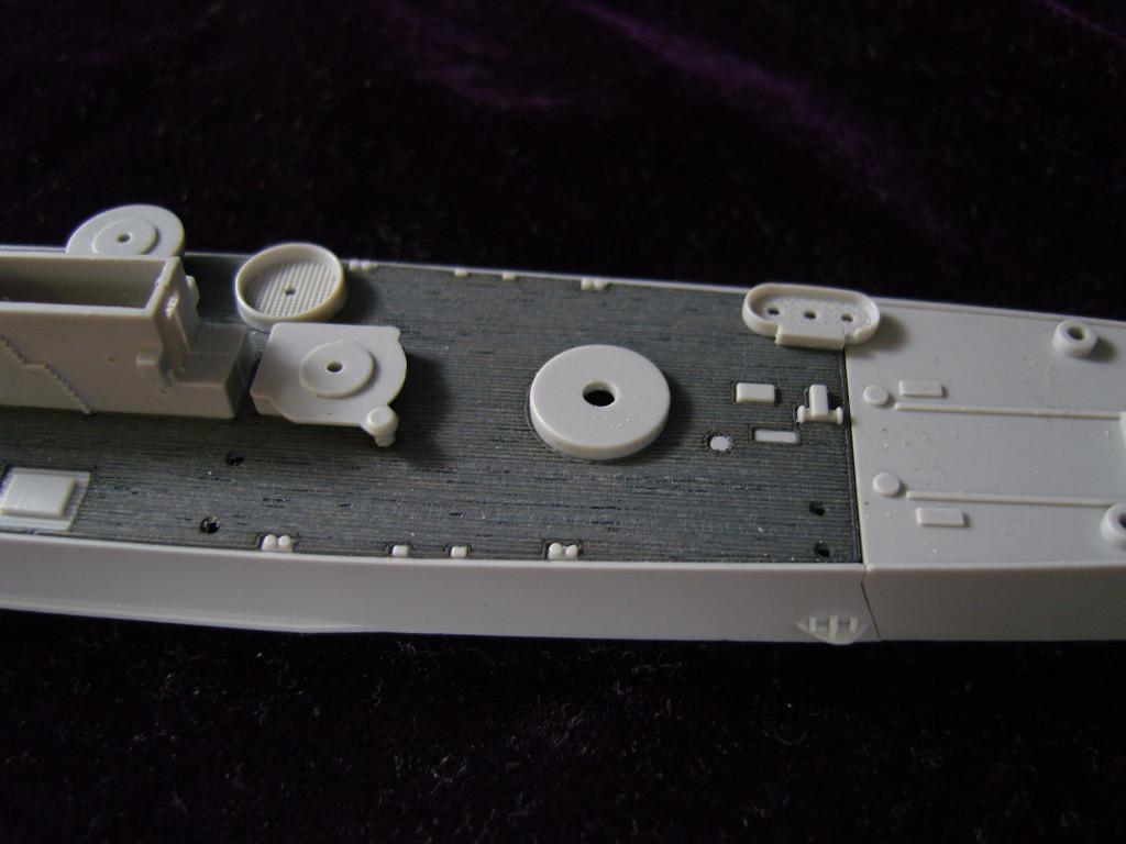 AW20069A 1/700 Artwox U.S.S Pittsburgh CA-72 Wood Deck (Blue) MMD Squadron